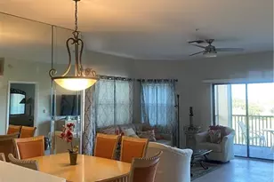 210 Vintage Cir, Naples, FL 34119 - Photo 5