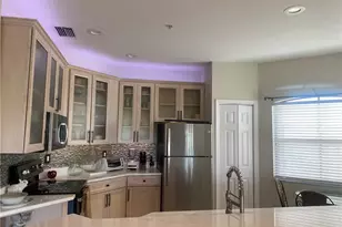 210 Vintage Cir, Naples, FL 34119 - Photo 9