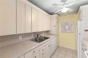 555 Park Shore Dr, Naples, FL 34104 - Photo 15