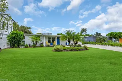 2048 Holiday Ln, Naples, FL 34104 - Photo 3