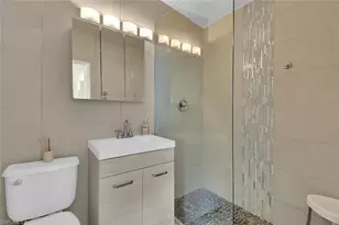 2048 Holiday Ln, Naples, FL 34104 - Photo 23