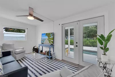 2048 Holiday Ln, Naples, FL 34104 - Photo 11