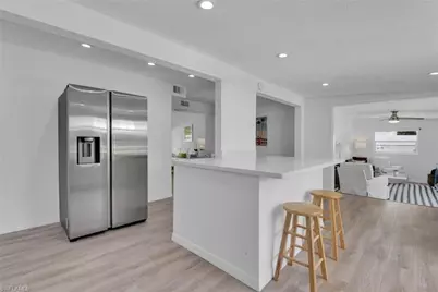 2048 Holiday Ln, Naples, FL 34104 - Photo 9