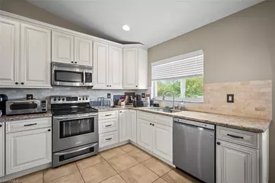 12421 Eagle Pointe Cir, Fort Myers, FL 33913 - Photo 5