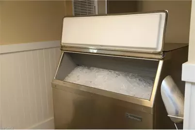 1001 10th Ave S, Naples, FL 34102 - Photo 9