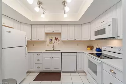 3913 SE 11th Ave #206, Cape Coral, FL 33904 - Photo 7