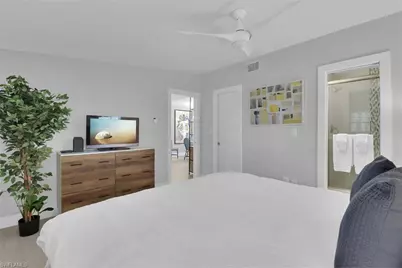 2048 Harbor Ln, Naples, FL 34104 - Photo 15