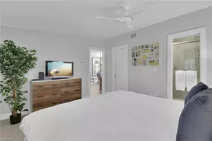 2048 Harbor Ln, Naples, FL 34104 - Photo 15