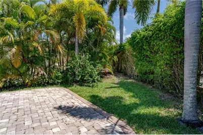 13430 Ladyfish Ln, Naples, FL 34114 - Photo 7