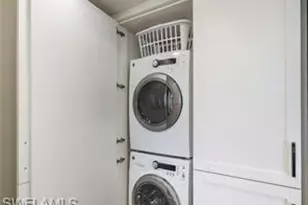 10691 Gulf Shore Dr, Naples, FL 34108 - Photo 23