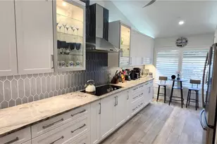 421 Kings Way, Naples, FL 34104 - Photo 7