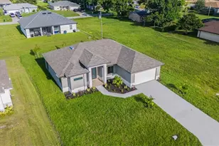 1417 NE 17th Ave, Cape Coral, FL 33909 - Photo 3