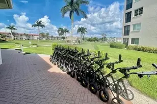 9 High Point Cir N, Naples, FL 34103 - Photo 19