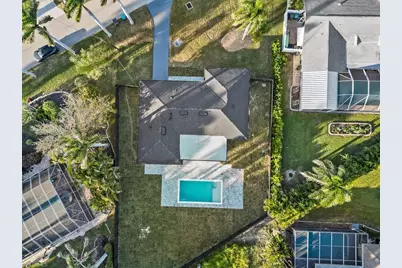 112 Bayshore Dr, Cape Coral, FL 33904 - Photo 7