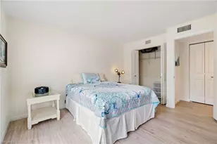 425 Wildwood Ln, Naples, FL 34105 - Photo 11