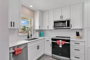 195 Hibiscus Dr, Fort Myers Beach, FL 33931 - Photo 7