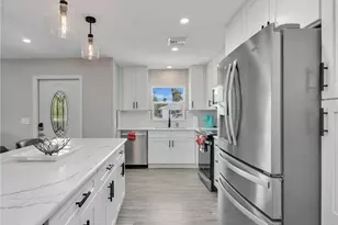 195 Hibiscus Dr, Fort Myers Beach, FL 33931 - Photo 5