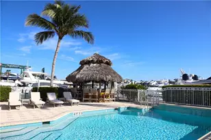 891 10th St S, Naples, FL 34102 - Photo 9