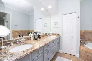 372 Mallory Ct, Naples, FL 34110 - Photo 17