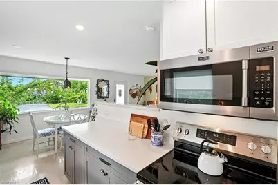578 14th St N, Naples, FL 34102 - Photo 13