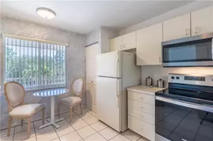 725 Saratoga Cir, Naples, FL 34104 - Photo 9