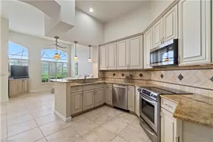 15279 Devon Green Ln, Naples, FL 34110 - Photo 11