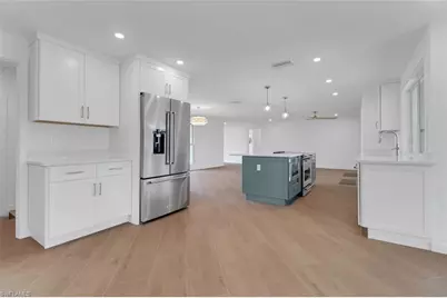 2105 Sheepshead Dr, Naples, FL 34102 - Photo 9