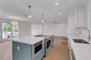 2105 Sheepshead Dr, Naples, FL 34102 - Photo 7