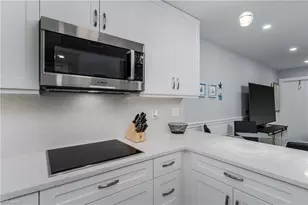 1295 Gulf Shore Blvd S, Naples, FL 34102 - Photo 9