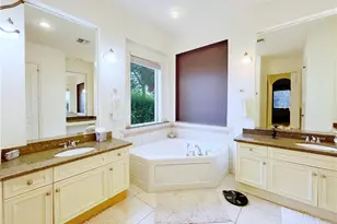 1366 Serrano Cir, Naples, FL 34105 - Photo 23