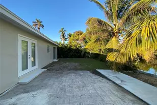 550 14th St N, Naples, FL 34102 - Photo 17