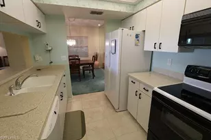 784 Willowbrook Dr, Naples, FL 34108 - Photo 5