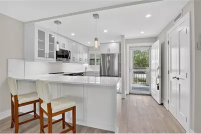 29 High Point Cir E #204, Naples, FL 34103 - Photo 3