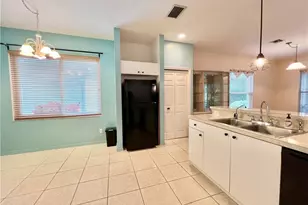 443 Crossfield Cir, Naples, FL 34104 - Photo 5