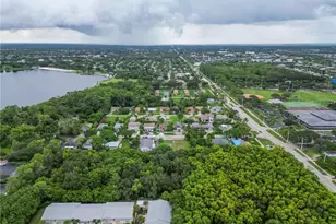 4631 Bayshore Dr, Naples, FL 34112 - Photo 37