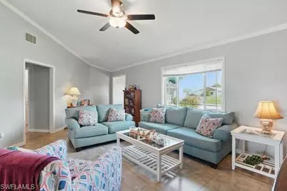 906 SE 17th St, Cape Coral, FL 33990 - Photo 9