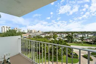 250 Park Shore Dr, Naples, FL 34103 - Photo 19