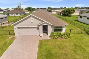 439 NE Juanita Ct, Cape Coral, FL 33909 - Photo 5