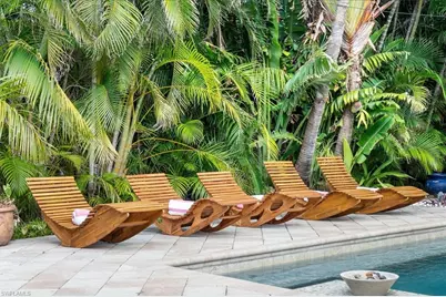 2123 Holiday Ln, Naples, FL 34104 - Photo 37