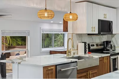 2123 Holiday Ln, Naples, FL 34104 - Photo 13