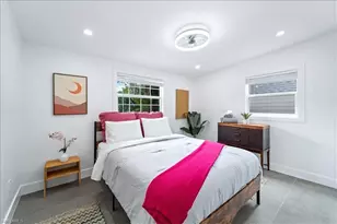 2123 Holiday Ln, Naples, FL 34104 - Photo 23