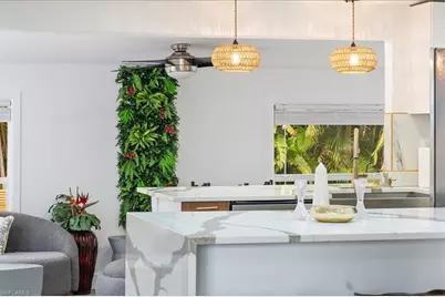 2123 Holiday Ln, Naples, FL 34104 - Photo 11