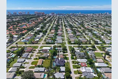 818 93rd Ave N, Naples, FL 34108 - Photo 3