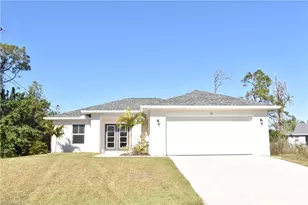 152 Red Cedar Park, Rotonda West, FL 33947 - Photo 1