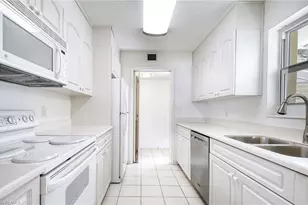 2151 Gulf Shore Blvd N, Naples, FL 34102 - Photo 11