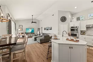 1015 Tivoli Ln, Naples, FL 34104 - Photo 11