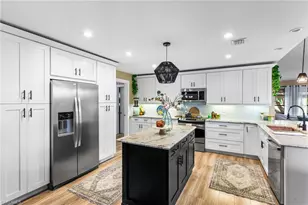 205 Madison Dr, Naples, FL 34110 - Photo 9