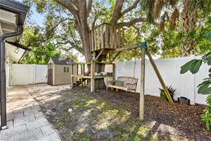 205 Madison Dr, Naples, FL 34110 - Photo 31
