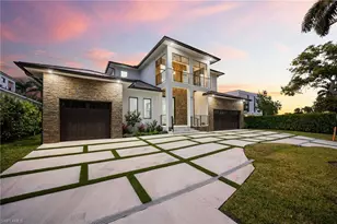 135 7th St N, Naples, FL 34102 - Photo 49