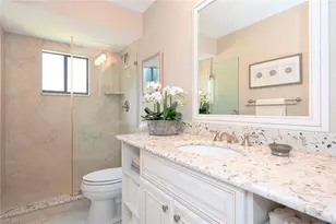 613 Beachwalk Cir, Naples, FL 34108 - Photo 23